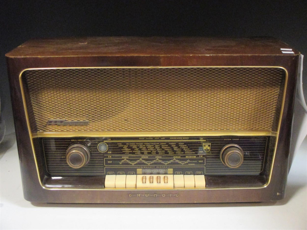 Lot 527 - A Grundig radio, model 3028 3D sound, c1950