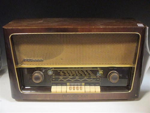 Lot 105 - A Grundig radio, model 3028 3D sound, c1950