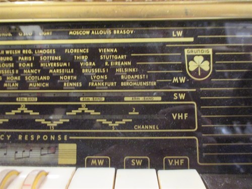 Lot 527 - A Grundig radio, model 3028 3D sound, c1950