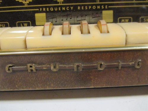 Lot 527 - A Grundig radio, model 3028 3D sound, c1950