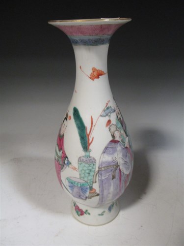 Lot 10 - A 19th century Chinese export vase