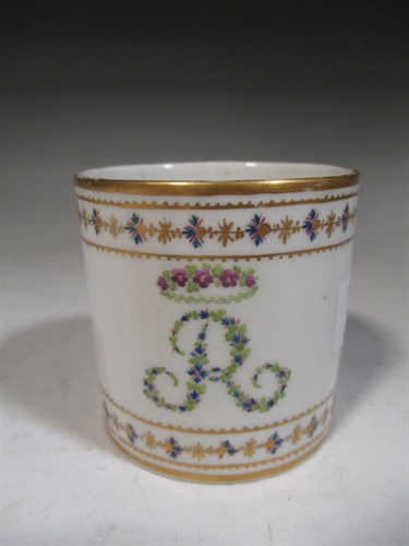 Lot 42 - An 18th century English porcelain coffee can,...