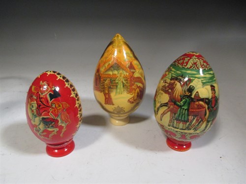 Lot 17 - Thirteen various Russian painted eggs