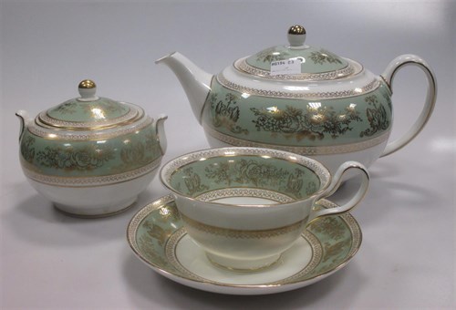 Lot 46 - A Wedgwood gilt decorated breakfast service