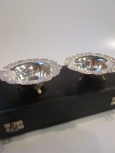 Lot 210 - Two pairs of white metal dishes, cased (4)