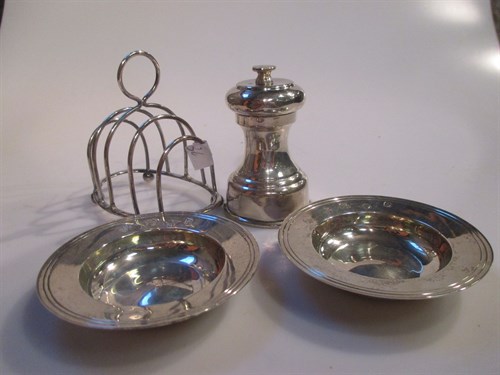 Lot 202 - A silver pepper mill, two small armada dishes...