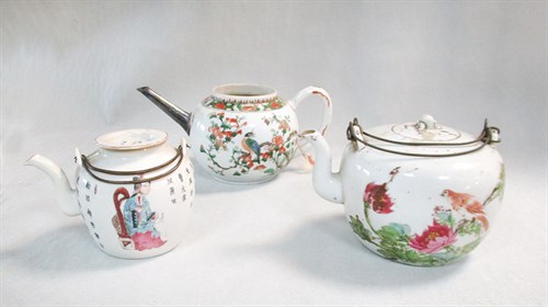 Lot 79 - Three Qing dynasty and early republic tea pots