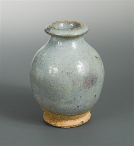 Lot 37 - A Yuan dynasty Junyao pottery jar