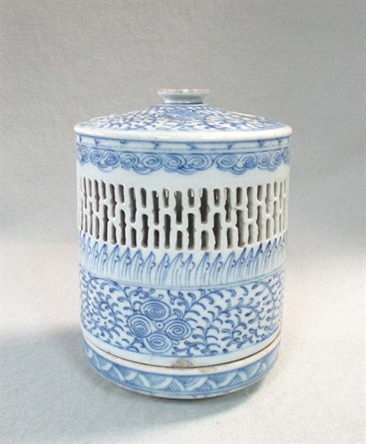 Lot 83 - A 19th century blue and white candle lantern