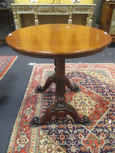 Lot 421 - A mahogany circular top occasional table, on...