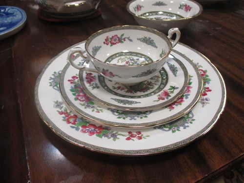 Lot 78 - A quantity of Paragon china