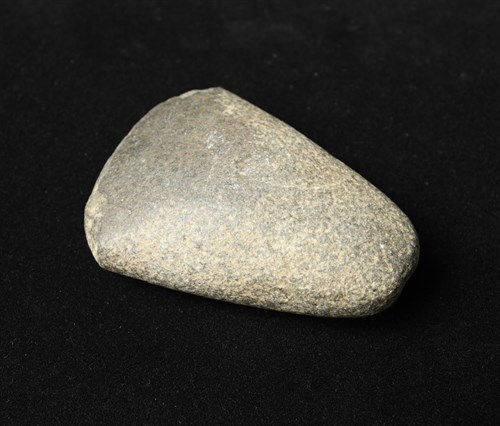 Lot 271 - A polished axehead, predynastic period