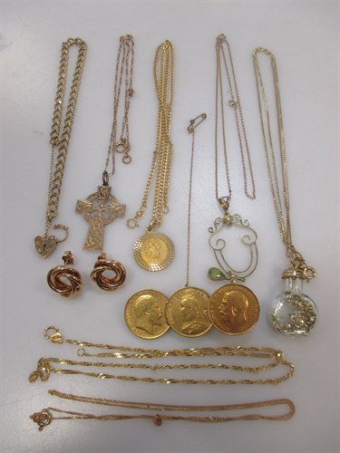 Lot 163 - A collection of jewellery including a brooch...