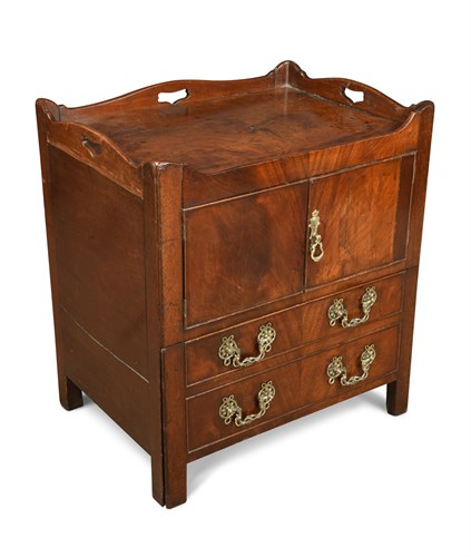 Lot 427 - A George III mahogany night table