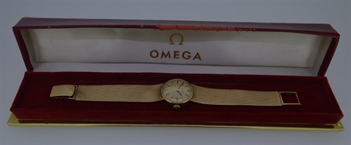 Lot 175 - Omega - A lady's 9ct gold wristwatch