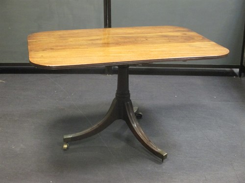 Lot 402 - A Regency mahogany supper table, 72 x 115 x 79cm