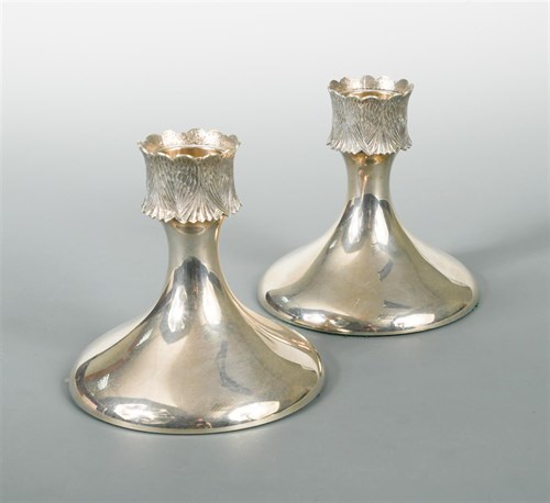 Lot 43 - Grant Macdonald, a pair of 20th century Britannia silver candlesticks