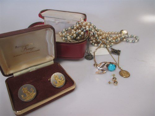 Lot 193 - A quantity of gold and other jewellery, some...