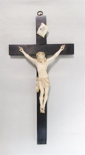 Lot 350 - A late 19th century Dieppe ivory crucifix