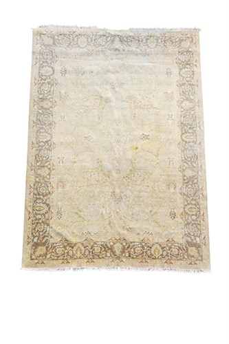 Lot 480 - A 20th century Ziegler pattern carpet
