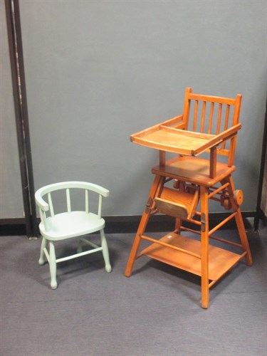 Lot 545 - An early 20th century painted child's windsor...