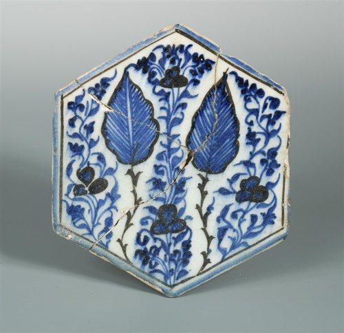 Lot 16 - A 15th century Islamic Syrian Mamluk tile
