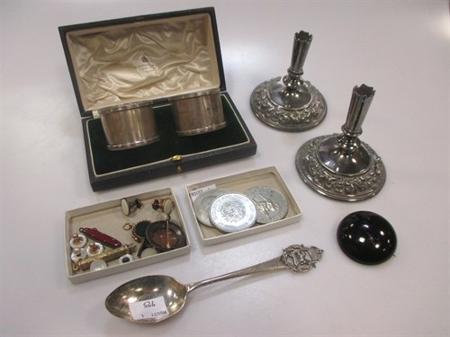 Lot 215 - A 9ct gold propelling pencil, a pair of silver...