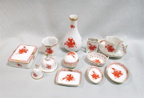 Lot 39 - A collection of Herend porcelain, decorated in the orange-red Apponyi pattern