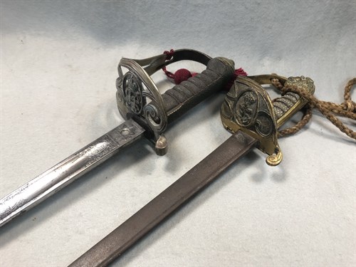 Lot 256 - A Victorian officer's Naval pipe back sword