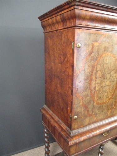 Lot 384 - A late 17th century laburnum oyster veneer cabinet on stand