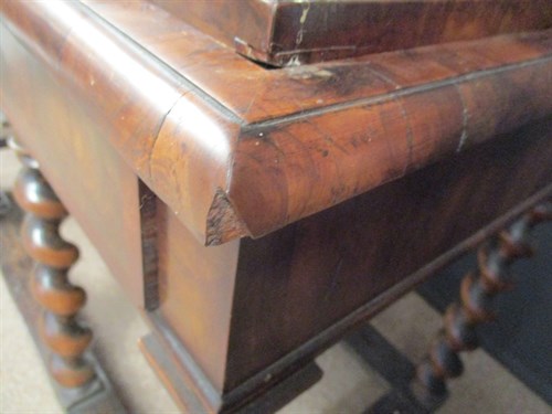 Lot 384 - A late 17th century laburnum oyster veneer cabinet on stand