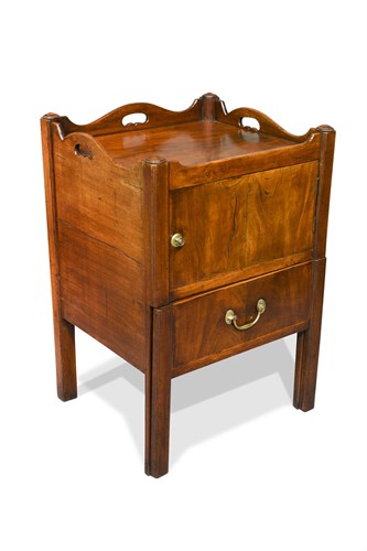 Lot 459 - A George III mahogany night cupboard