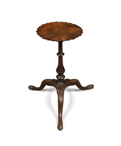 Lot 334 - An 18th century mahogany urn stand
