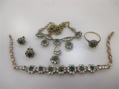 Lot 170 - A green and white stone set suite of necklace,...