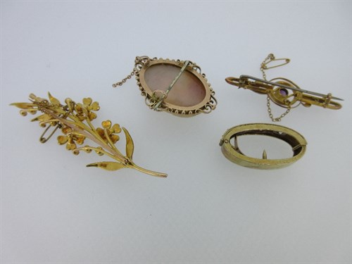Lot 236 - A vintage diamond set scarf pin and three brooches