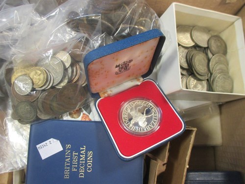 Lot 147 - A large collection of coins