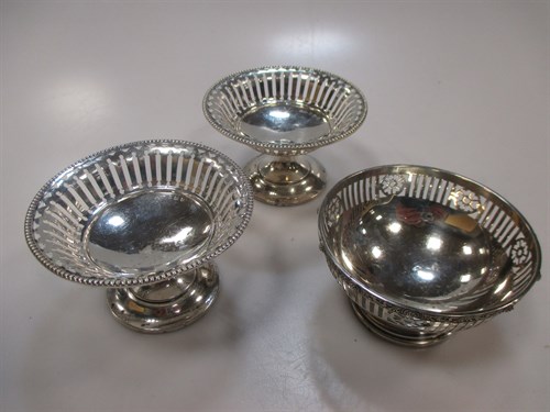 Lot 227 - A pair of silver pierced bon bon dishes, and...