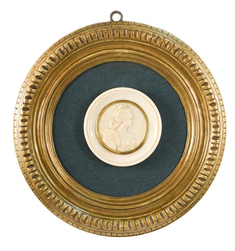 Lot 217 - An early 19th century French carved ivory portrait medallion of a lady, possibly Marie Antoinette