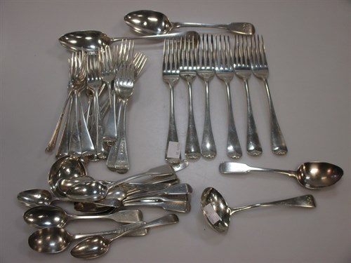 Lot 204 - A quantity of mixed silver cutlery, 45oz