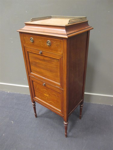 Lot 419 - An Edwardian mahohany and satinwood inlaid...