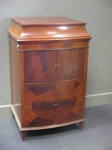 Lot 460 - An early 20th century mahogany Gramophone...