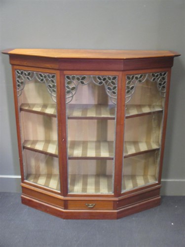 Lot 395 - An Art Nouveau period display cabinet with...