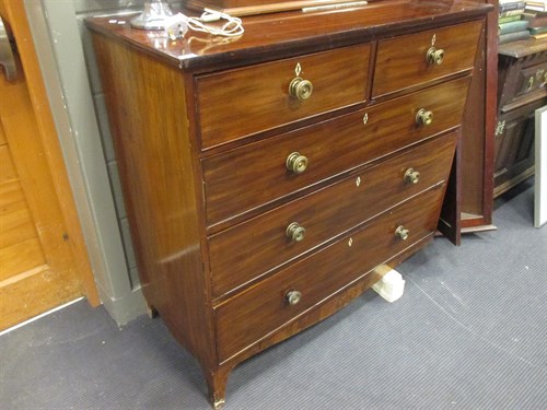 Lot 512 - A Regency mahogany chest of drawers with brass...