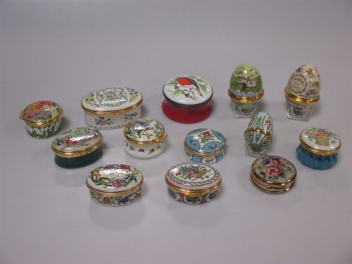 Lot 142 - A collection of Halcyon Days boxes (13)