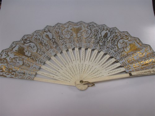 Lot 130 - A bone fan with a hand painted scene in the...