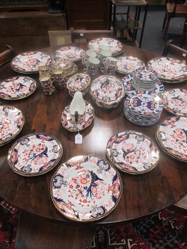 Lot 100 - A Royal Crown Derby Imari 3590 pattern dinner...