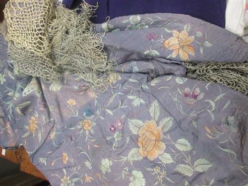 Lot 152 - A purple Japanese Kimono, a Kimono style...