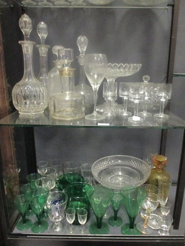 Lot 64 - A quantity of glassware to include comports,...