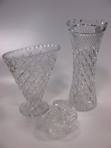 Lot 118 - Fourteen items of cut glass including vases,...