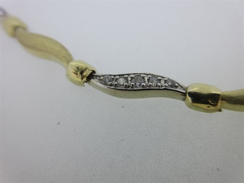 Lot 290 - A contemporary diamond set bracelet